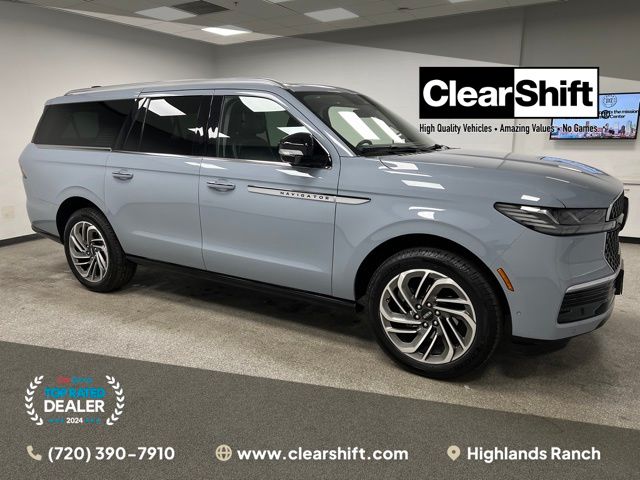 Gray Mist Metallic Tri-Coat 2025 Lincoln Navigator L Reserve 4WD SUV / Crossover Four-Wheel Drive 10-Speed Automatic