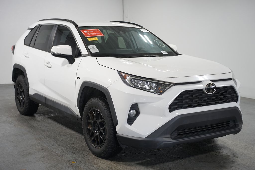 2021 Toyota RAV4 XLE 3