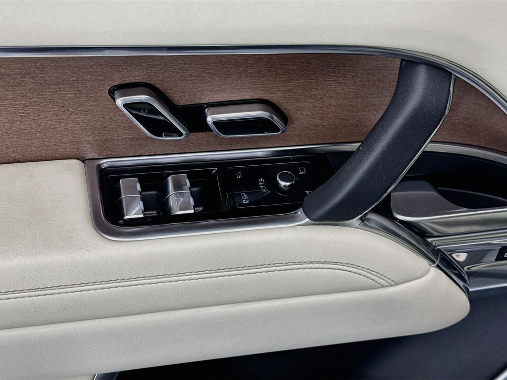 Thumbnail: 2023 Land Rover Range Rover - 22