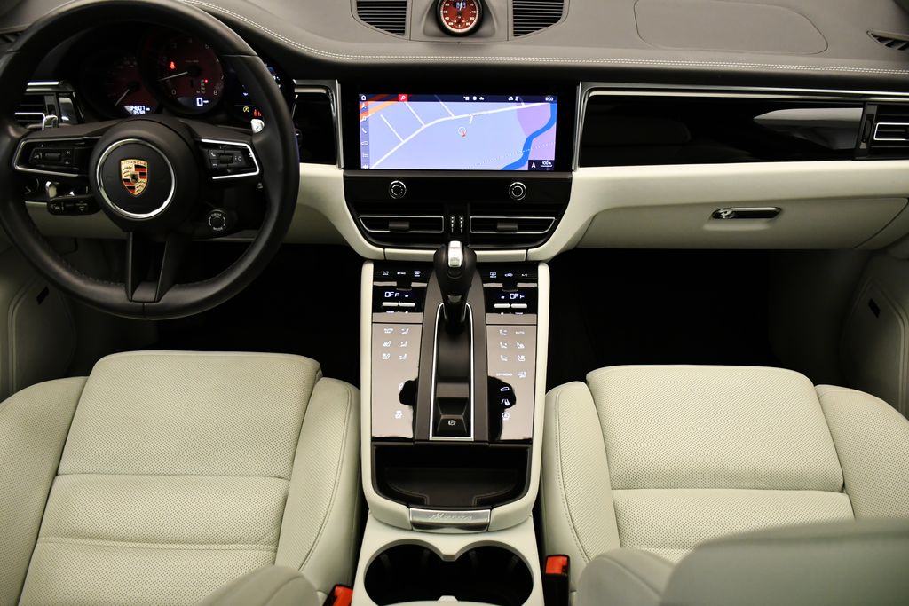 Thumbnail: 2023 Porsche Macan - 23