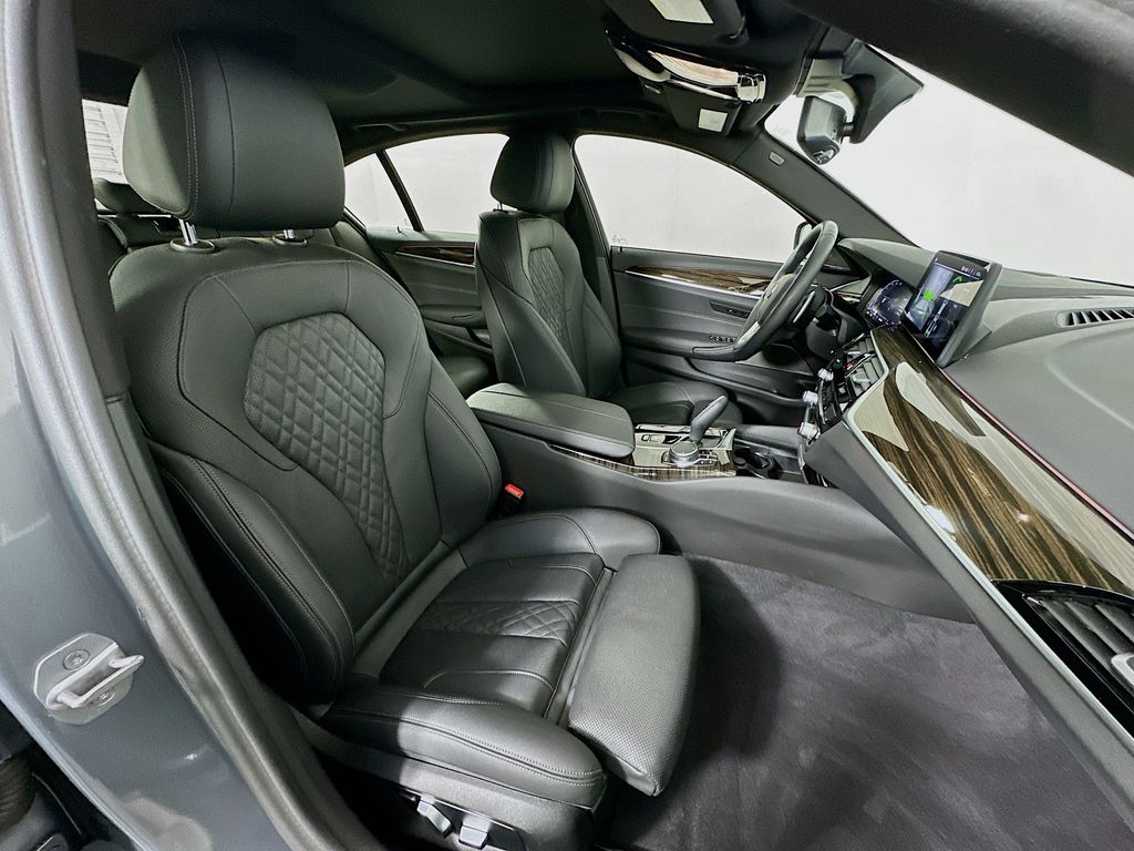 Thumbnail: 2023 BMW 5 Series - 29