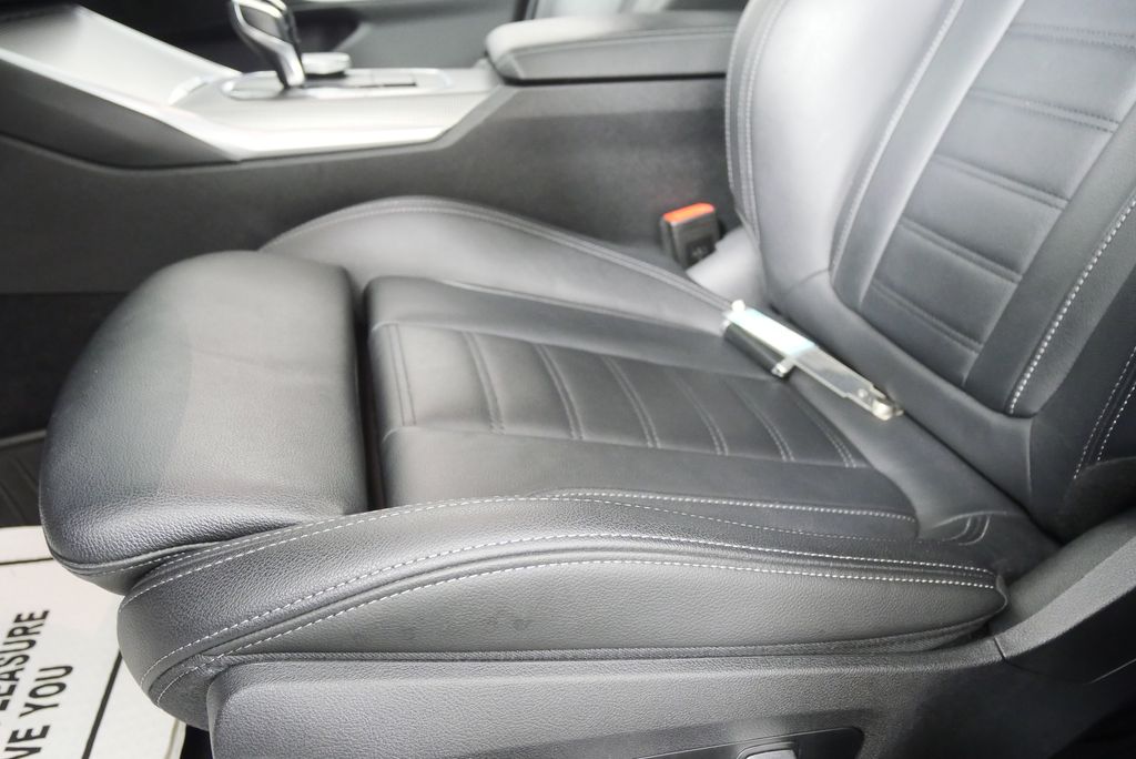 Thumbnail: 2020 BMW 3 Series - 10