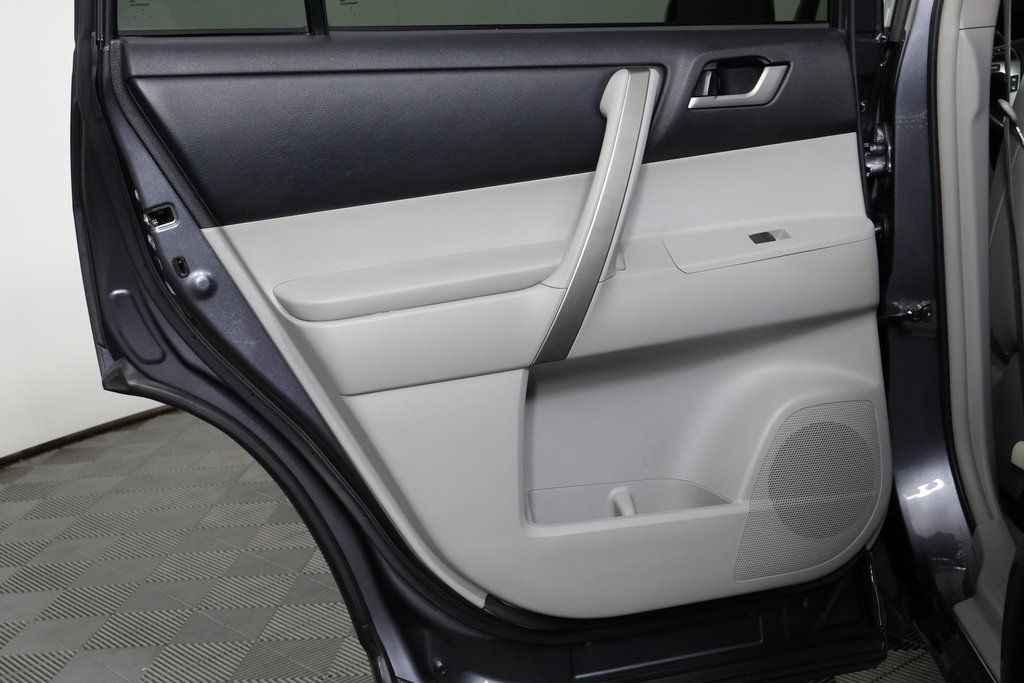 Thumbnail: 2012 Toyota Highlander - 14