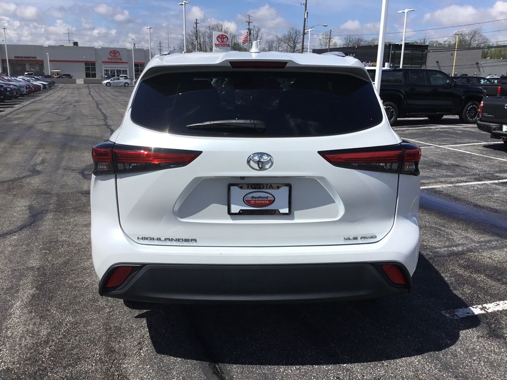 Thumbnail: 2023 Toyota Highlander - 4