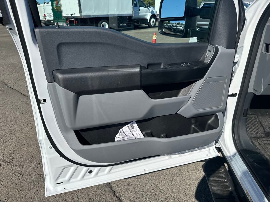 New 2025 Ford Super Duty F-550 Chassis Regular Cab (DRW) 169" Wheelbase XL