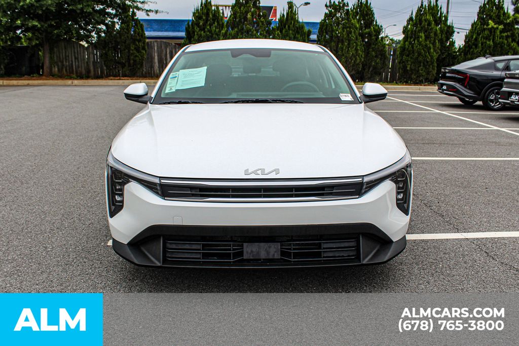 Used 2025 White Kia LXS image 10