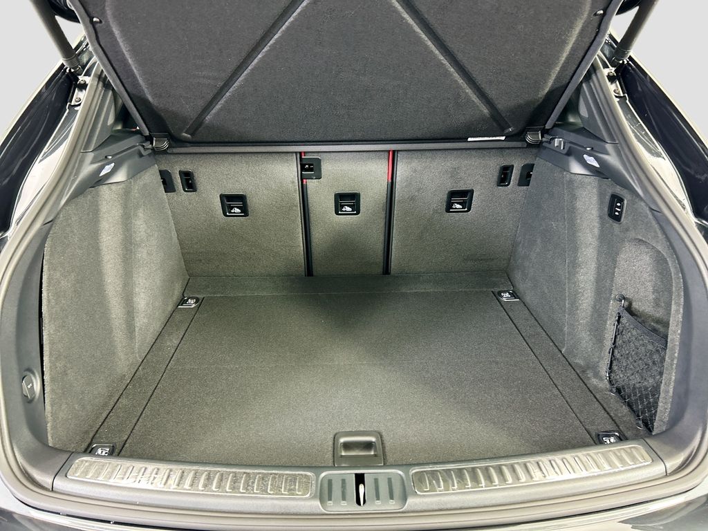 Thumbnail: 2026 Porsche Macan - 29