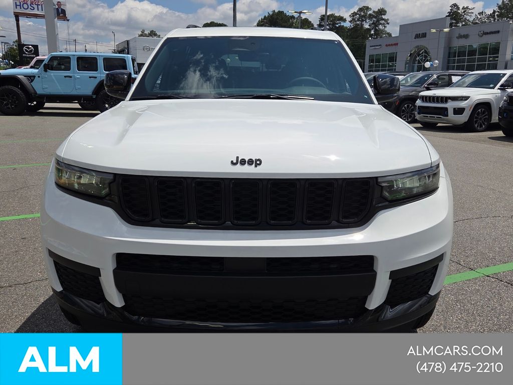 Used 2025 White Jeep Altitude X image 3