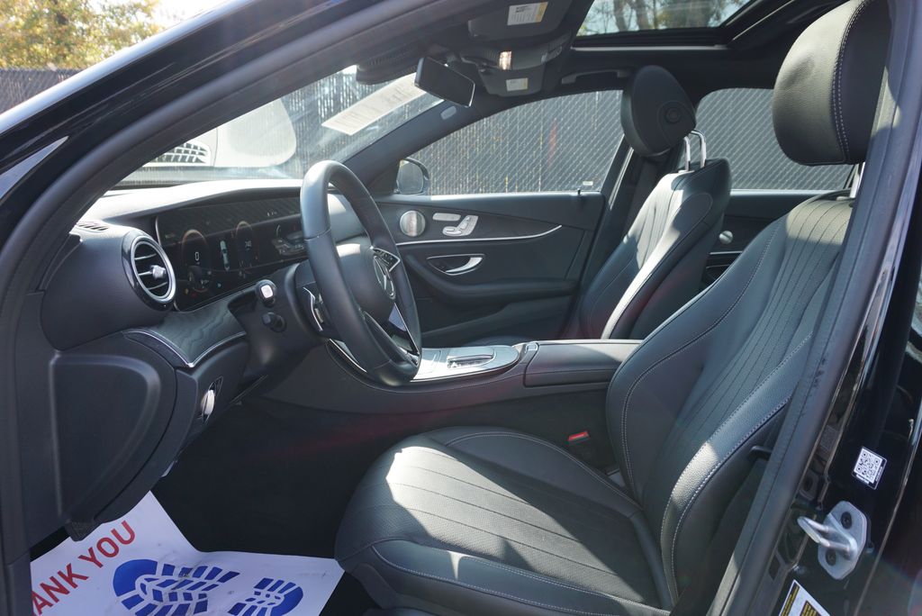 Thumbnail: 2022 Mercedes-Benz E-Class - 9