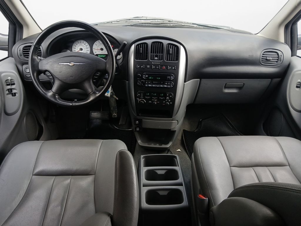 Used Car 2005 Chrysler Town & Country  Touring For Sale Under $10,000 In Austin, Texas
