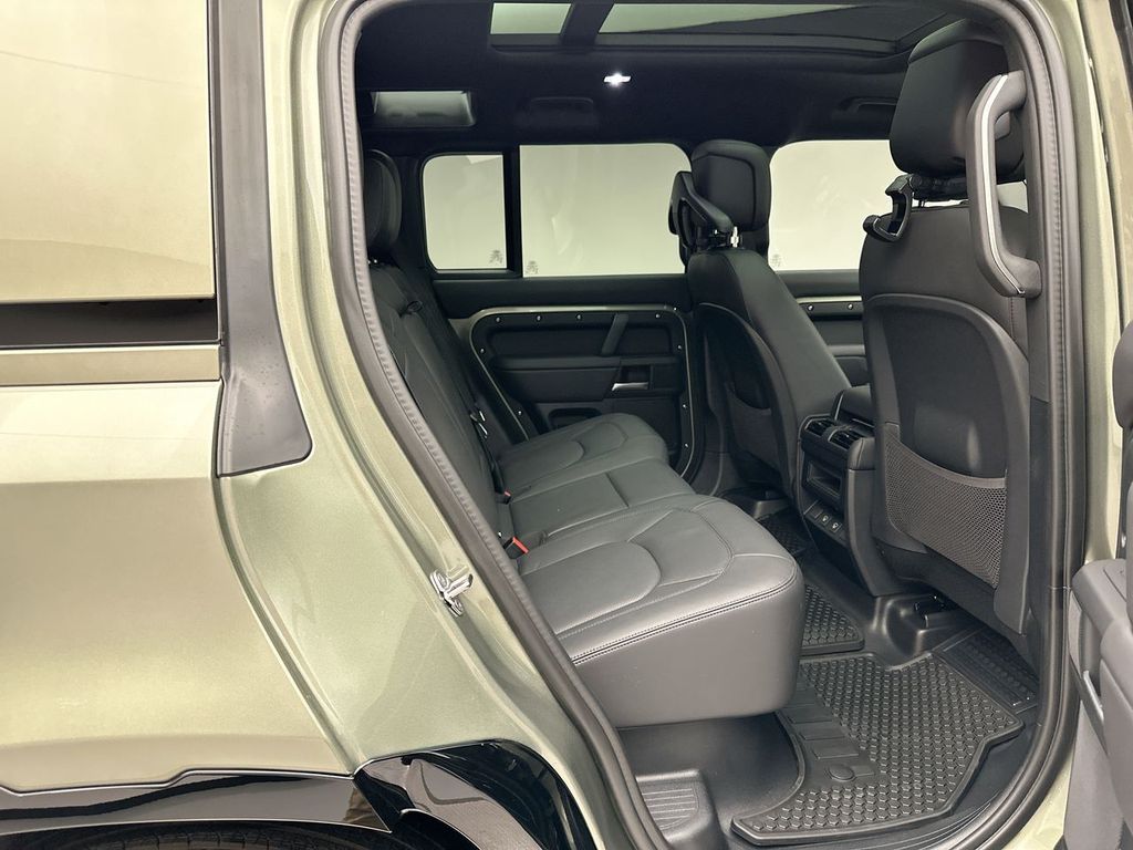 2025 Land Rover Defender 110 7