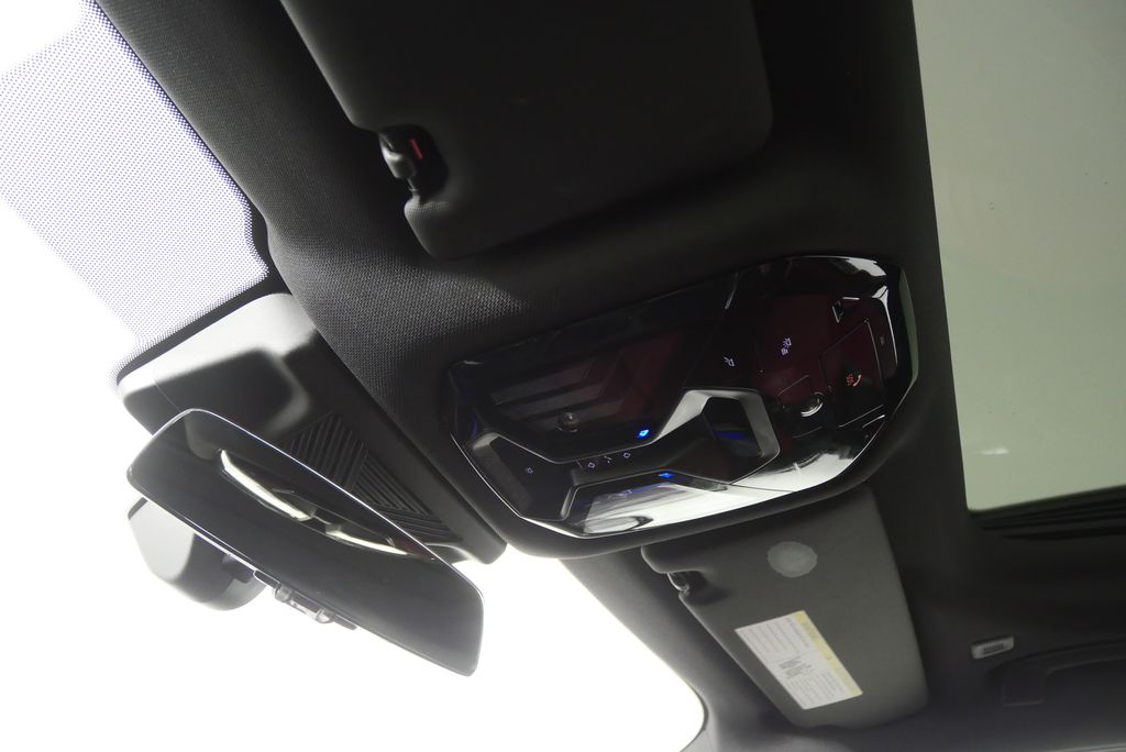 Thumbnail: 2025 BMW 5 Series - 21