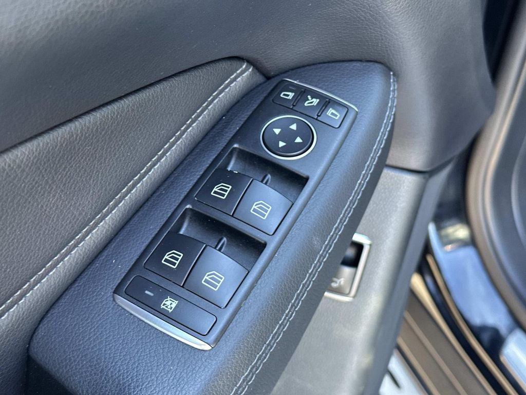 Thumbnail: 2017 Mercedes-Benz GLE - 31