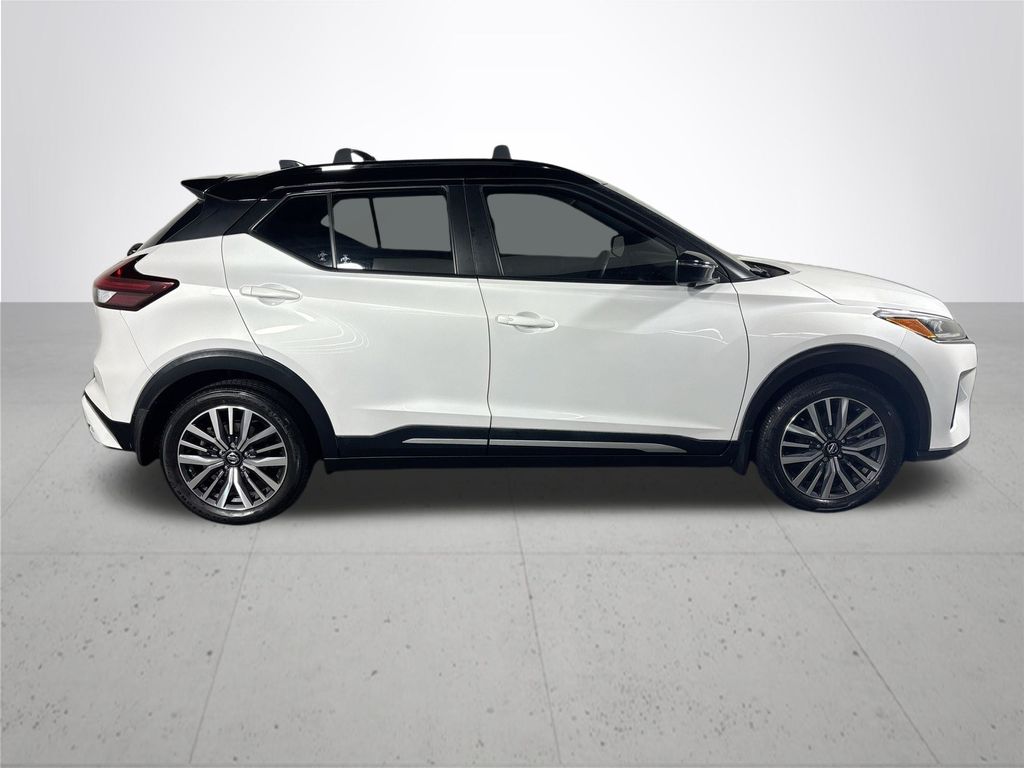 2021 Nissan Kicks SR