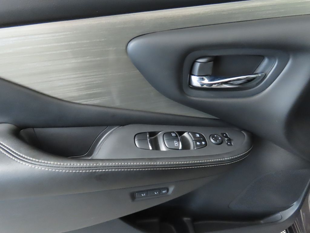 2017 Nissan Murano Platinum 24