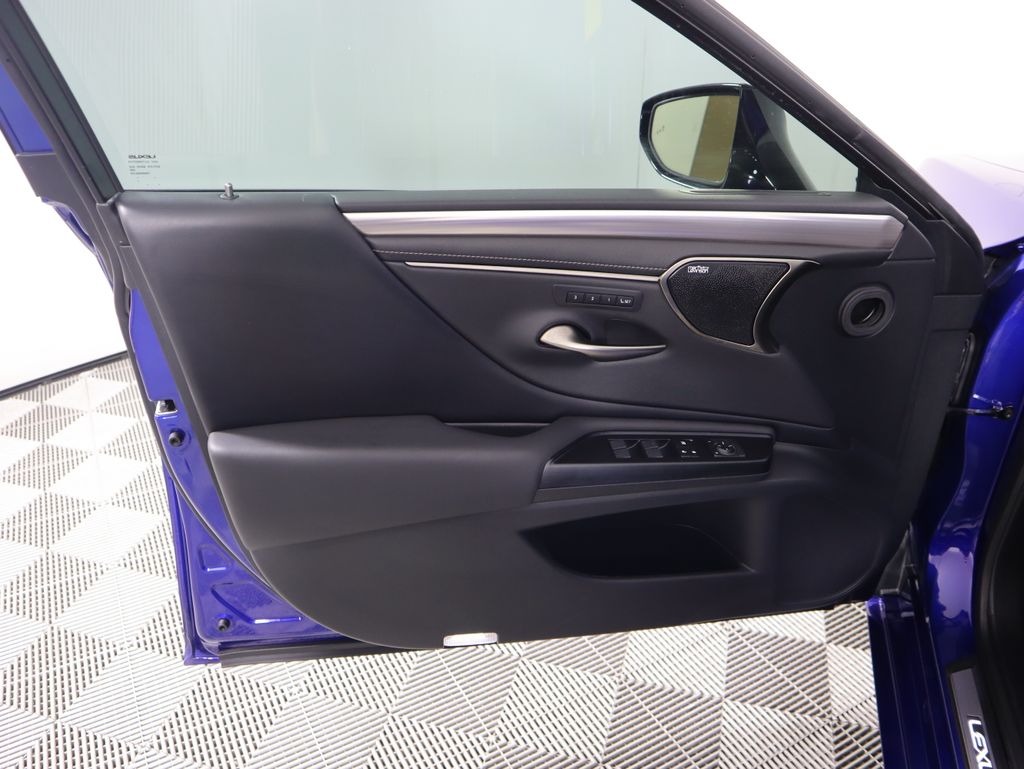 Thumbnail: 2019 Lexus ES - 25