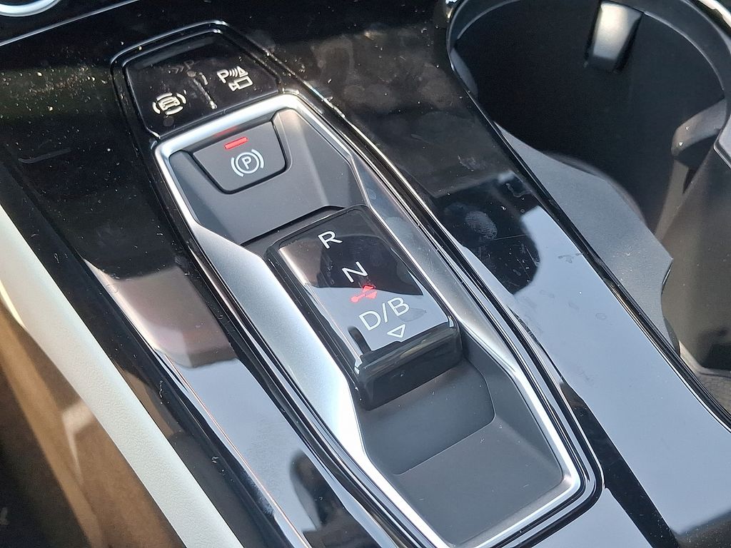2025 Audi e-tron Premium 12
