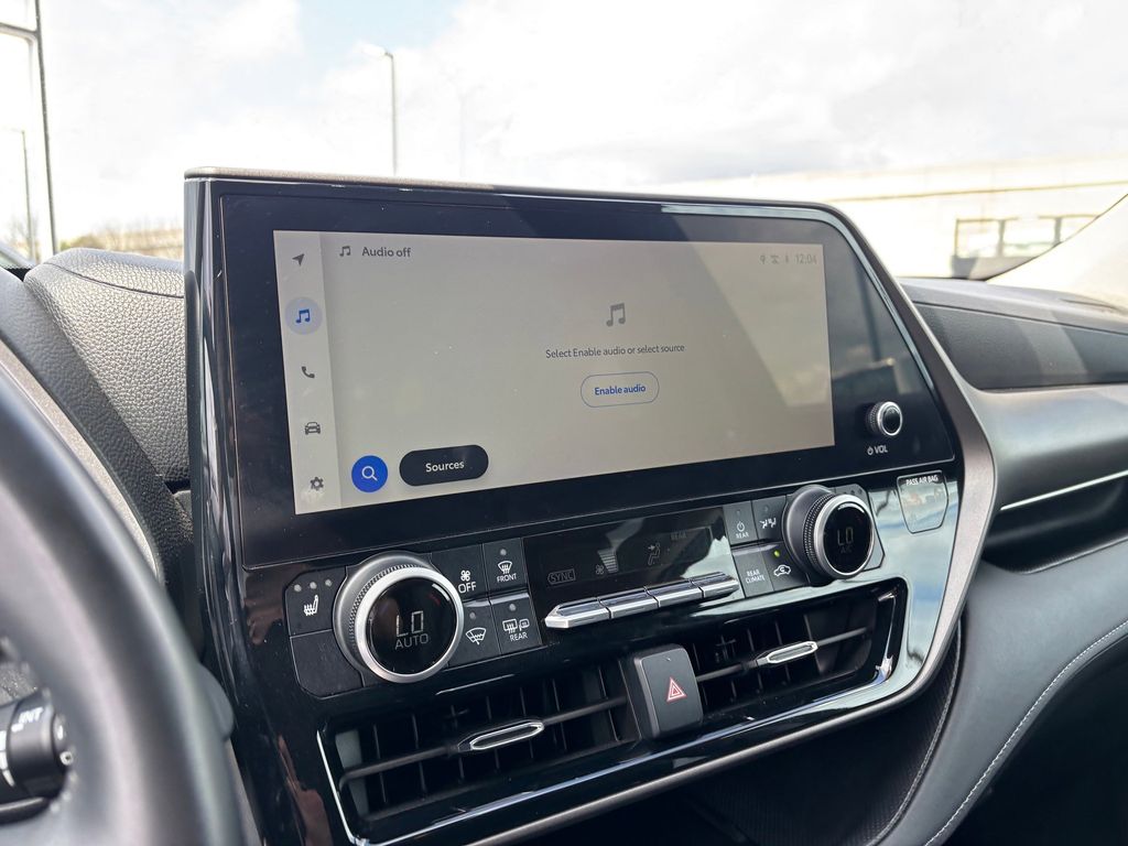 Used Car 2024 Toyota Highlander  Xle For Sale Under $50,000 In Austin, Texas