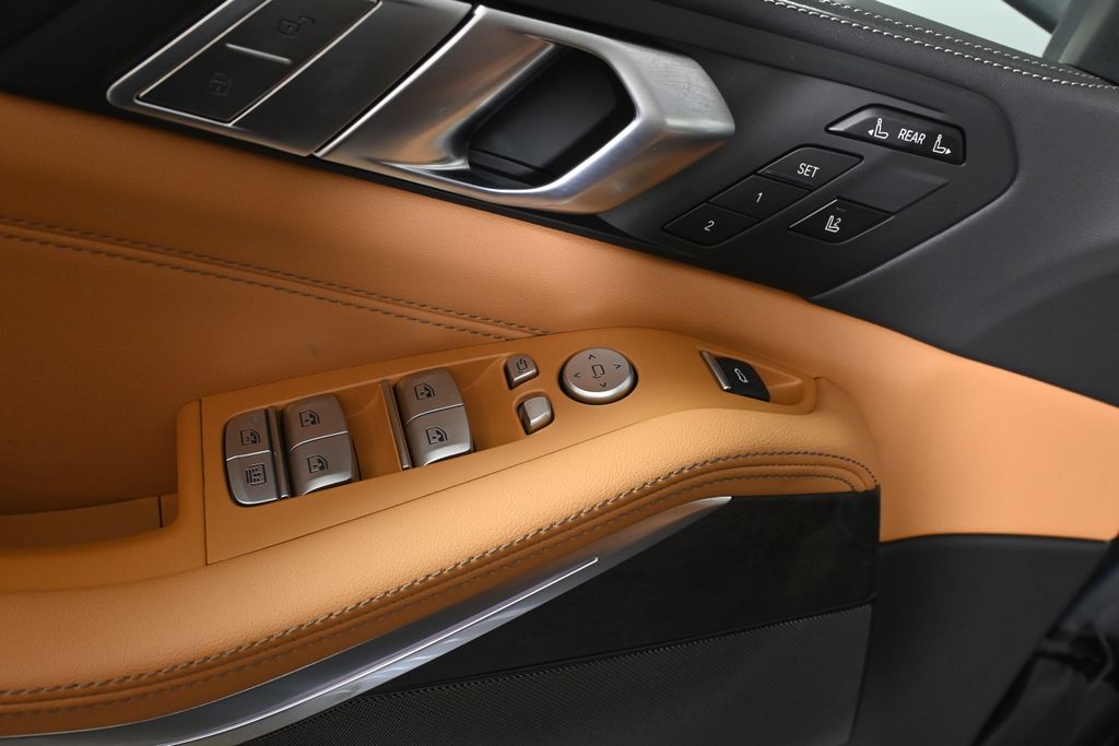 Thumbnail: 2026 BMW X7 - 30