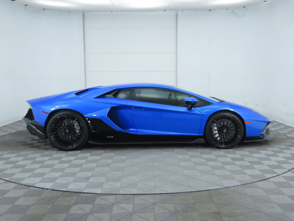 2022 Lamborghini Aventador  4