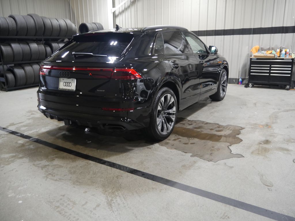 Thumbnail: 2026 Audi Q8 - 5