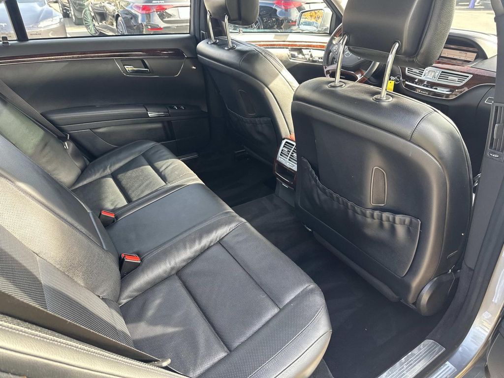 Thumbnail: 2011 Mercedes-Benz S-Class - 25