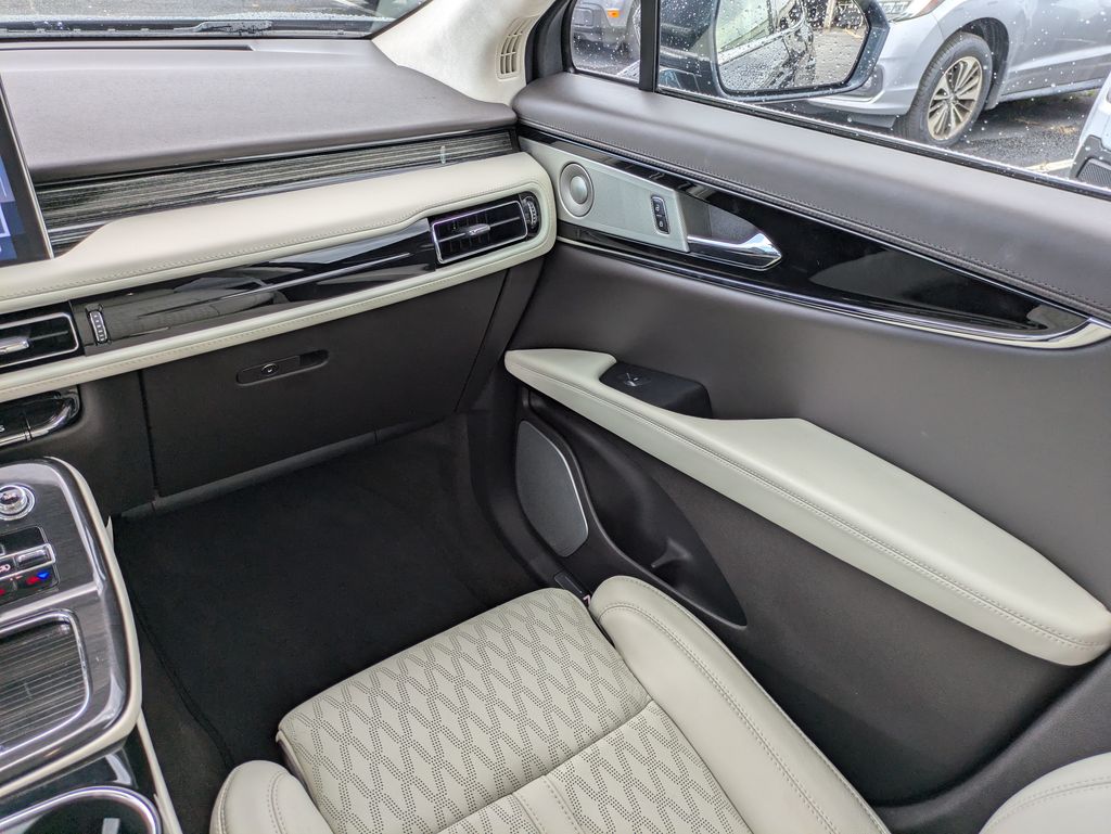 2023 Lincoln Nautilus Black Label