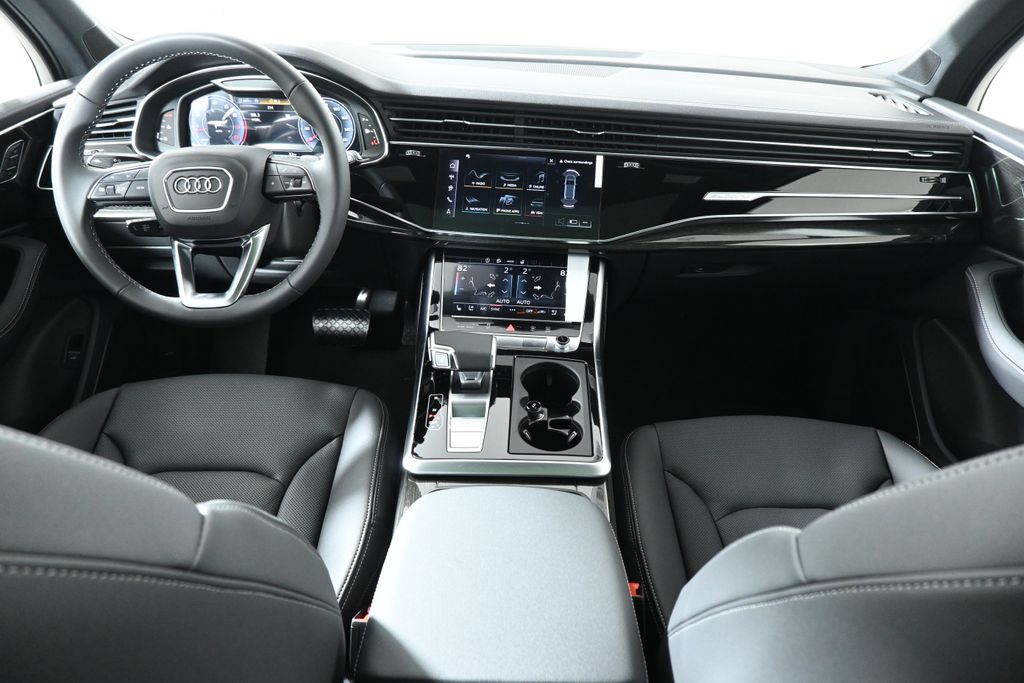 Thumbnail: 2026 Audi Q7 - 4