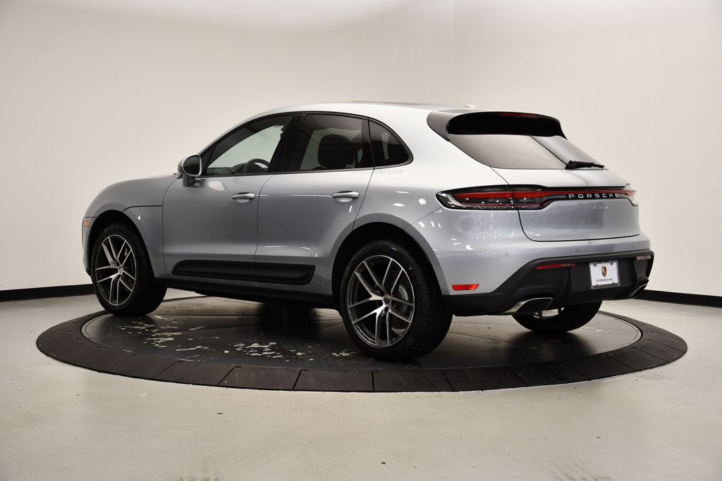 Thumbnail: 2025 Porsche Macan - 3