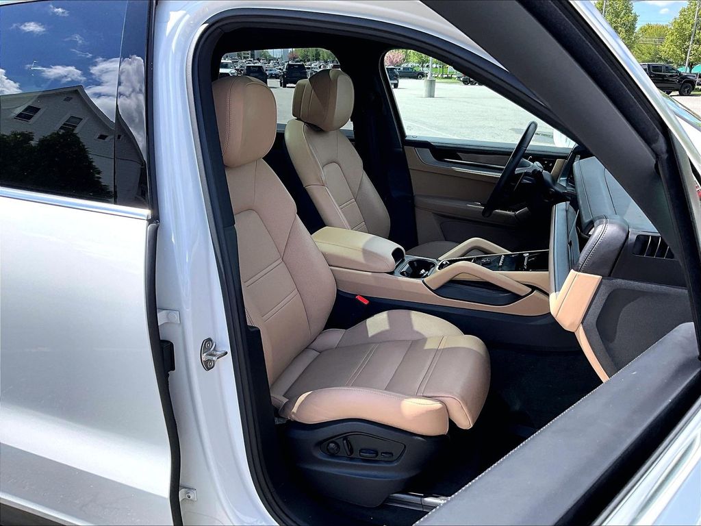 2024 Porsche Cayenne — photo 11