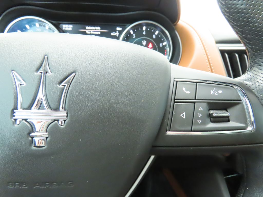 Thumbnail: 2022 Maserati Levante - 12