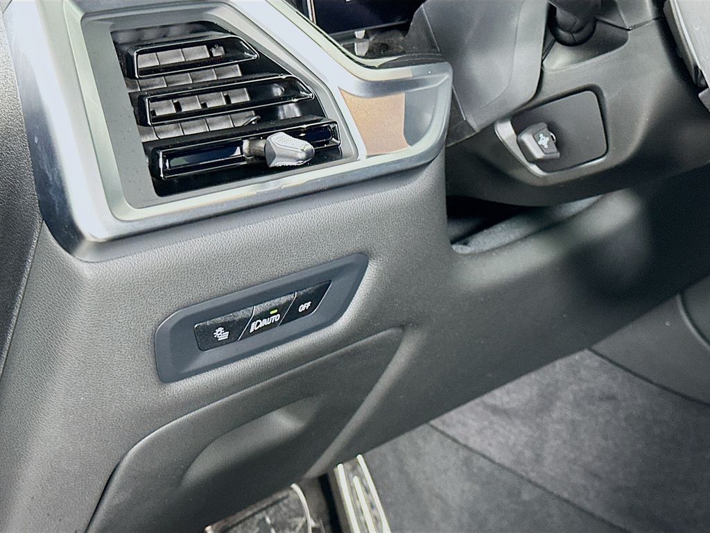 Thumbnail: 2025 BMW X5 - 10