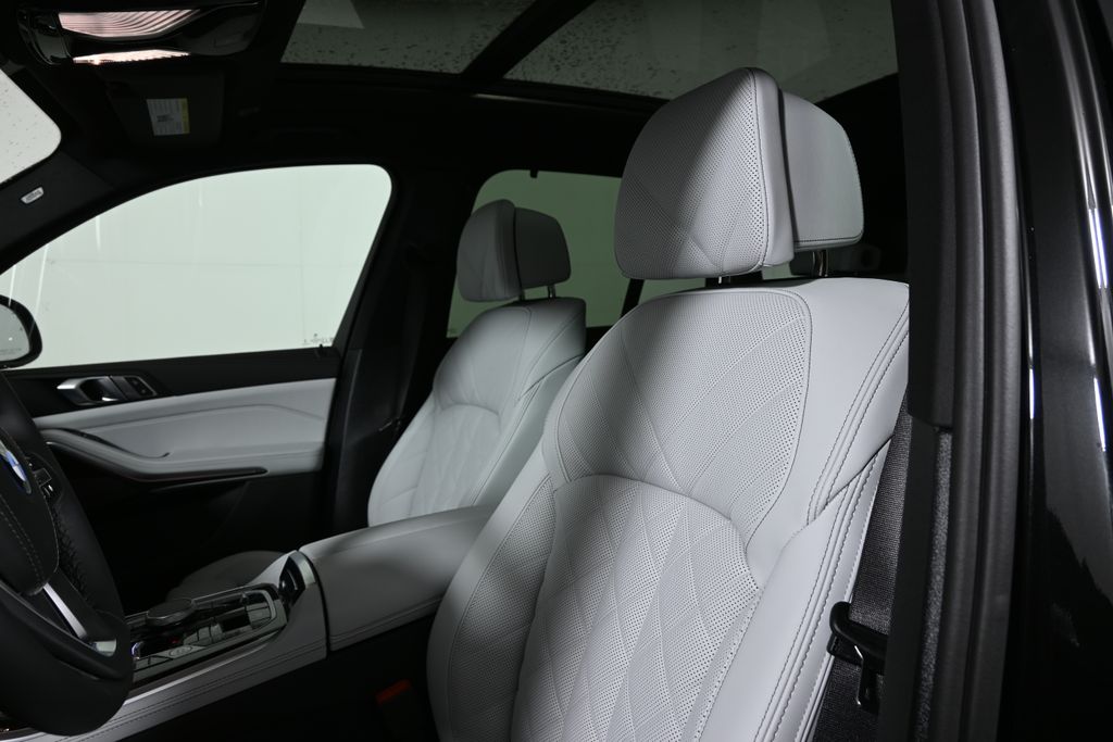 Thumbnail: 2026 BMW X5 - 15
