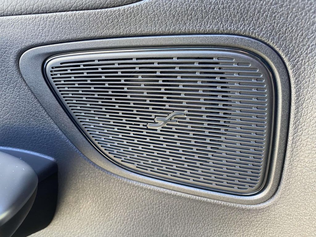 Thumbnail: 2025 Mercedes-Benz GLC - 15