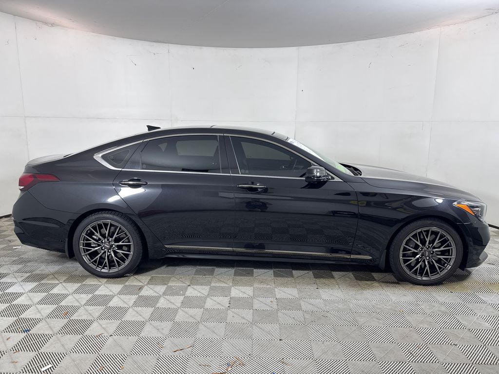 Used 2018 Black Genesis 3.3T Sport image 2