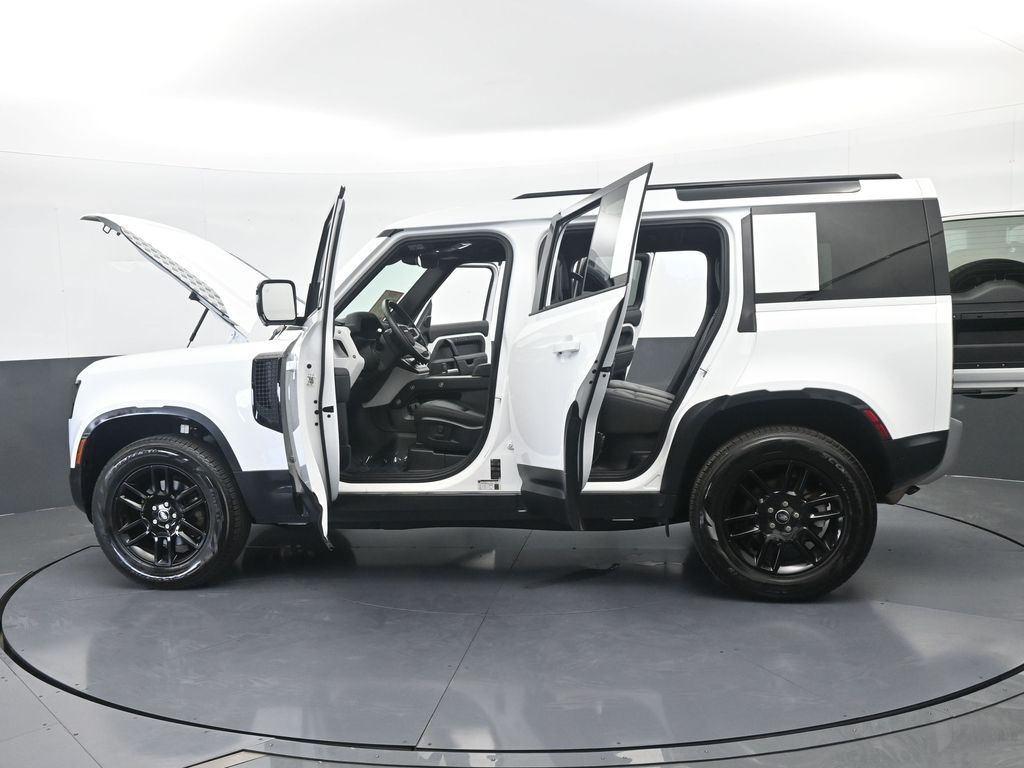 Used 2025 White Land Rover S image 90