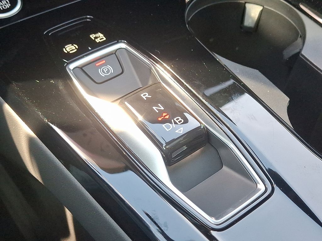 Thumbnail: 2025 Audi Q6 e-tron - 15