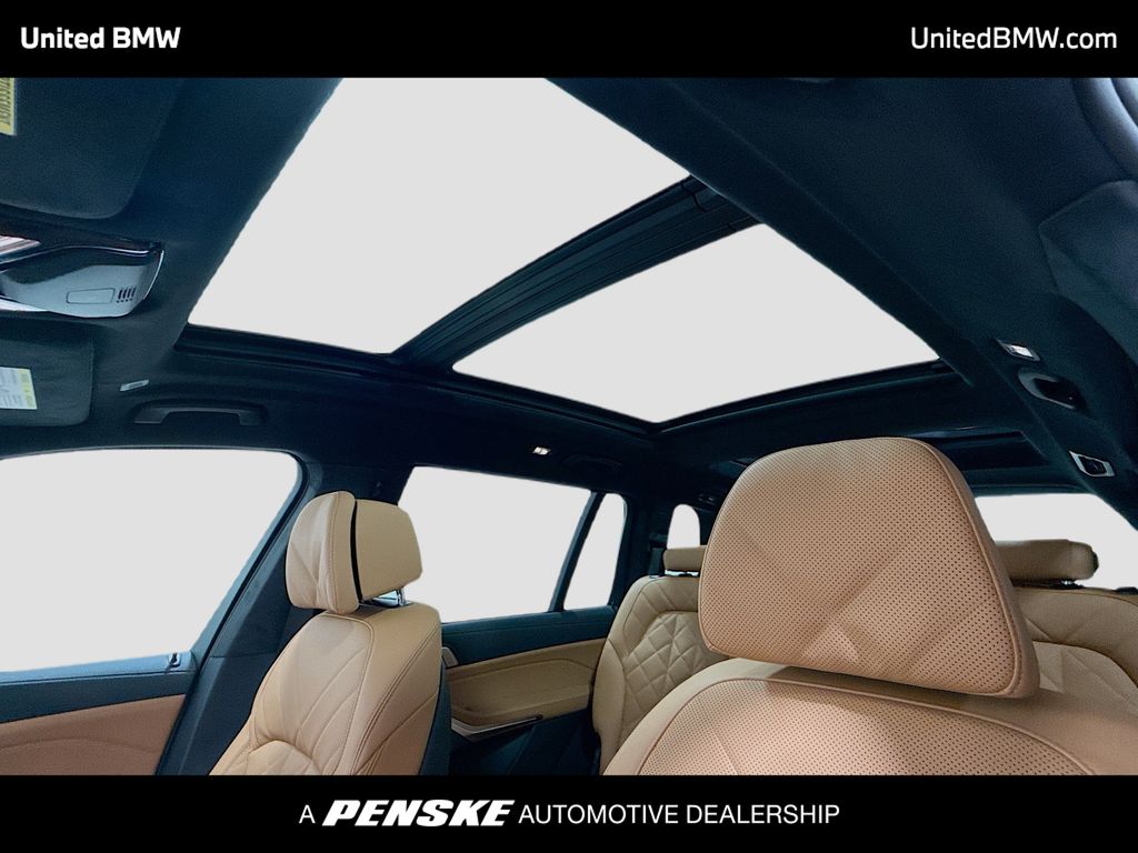 Thumbnail: 2027 BMW X7 - 12