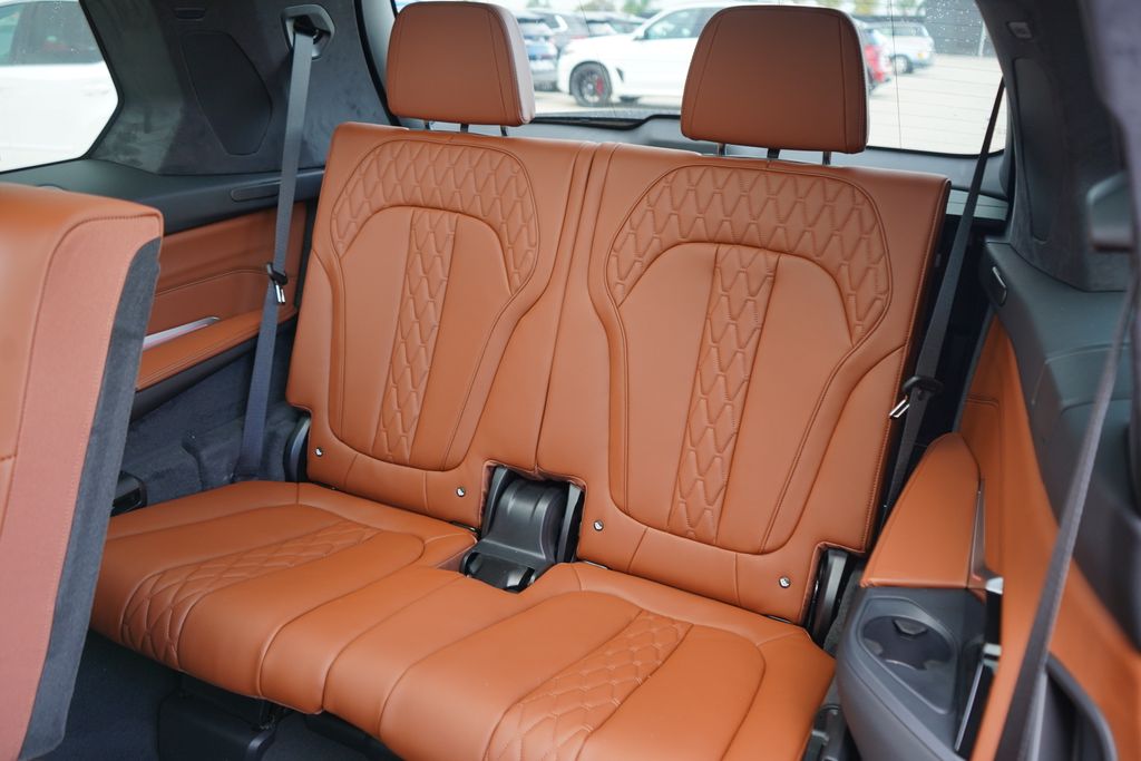 Thumbnail: 2026 BMW X7 - 19