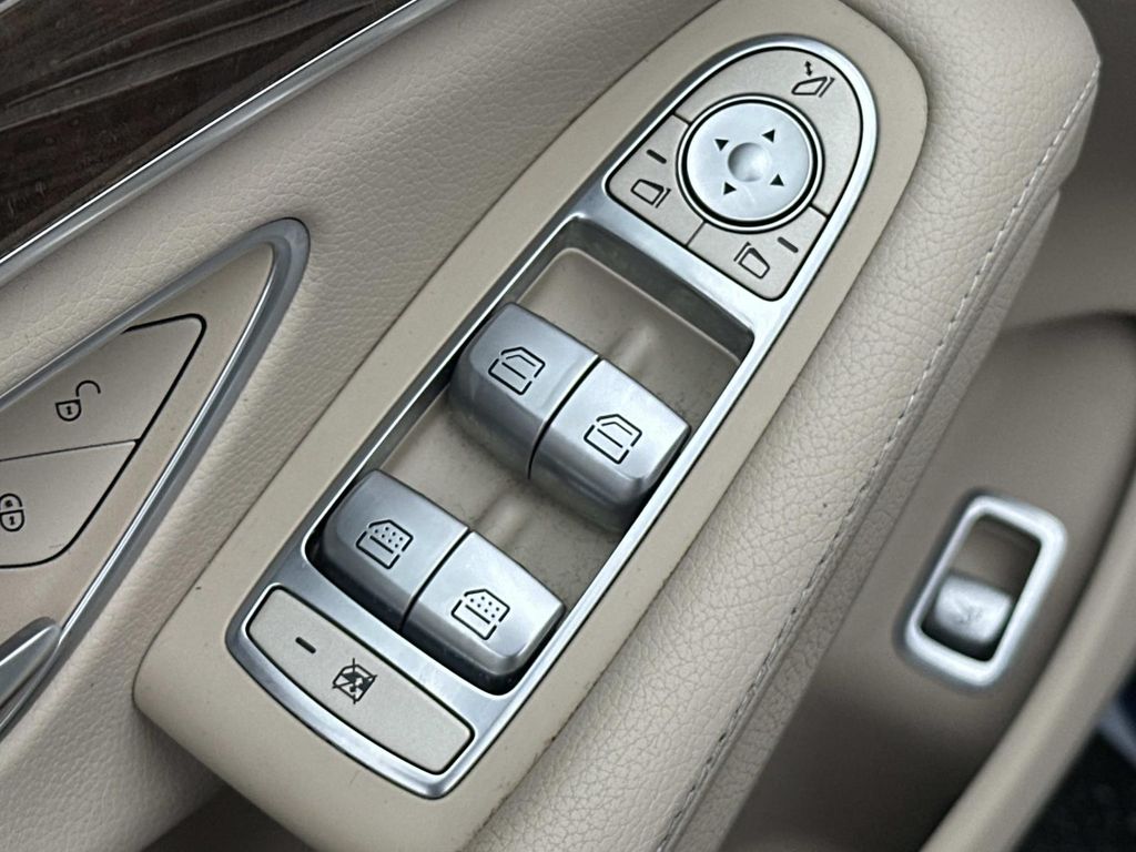 Thumbnail: 2016 Mercedes-Benz S-Class - 31