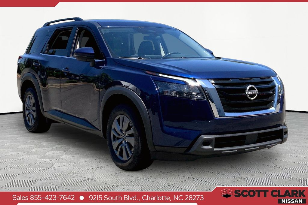 2025 Nissan Pathfinder SV