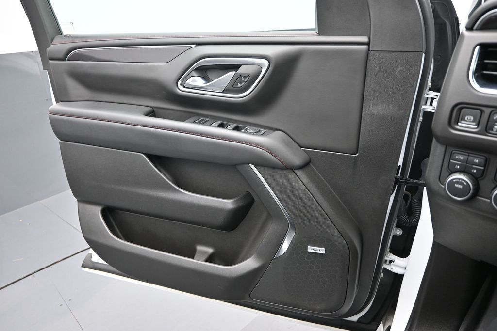2023 Chevrolet Suburban 4WD RST