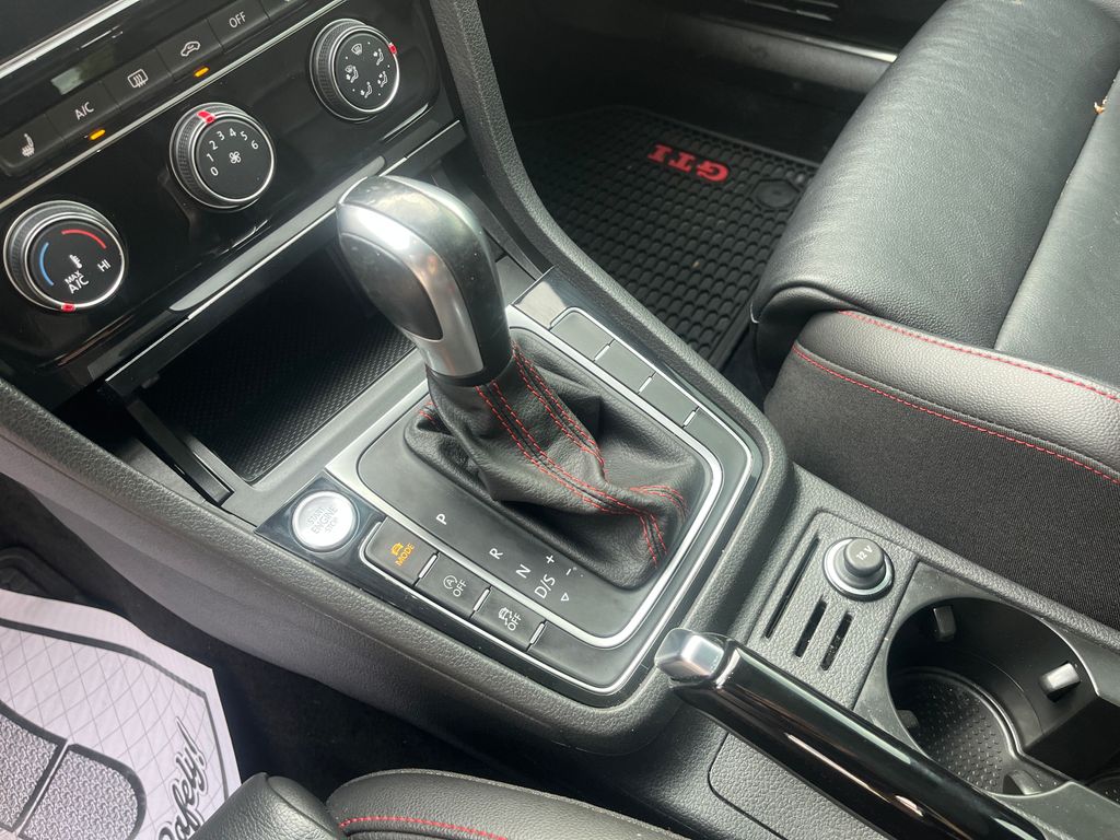 2021 Volkswagen Golf Gti 2.0T SE photo