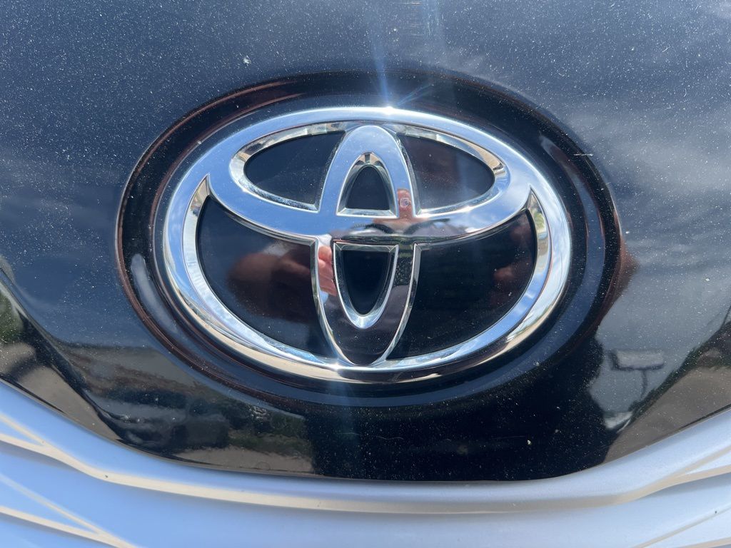 2014 Toyota Sienna XLE 7-Passenger Auto Access Se photo