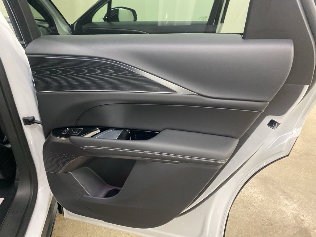 2025 Cadillac LYRIQ Luxury photo