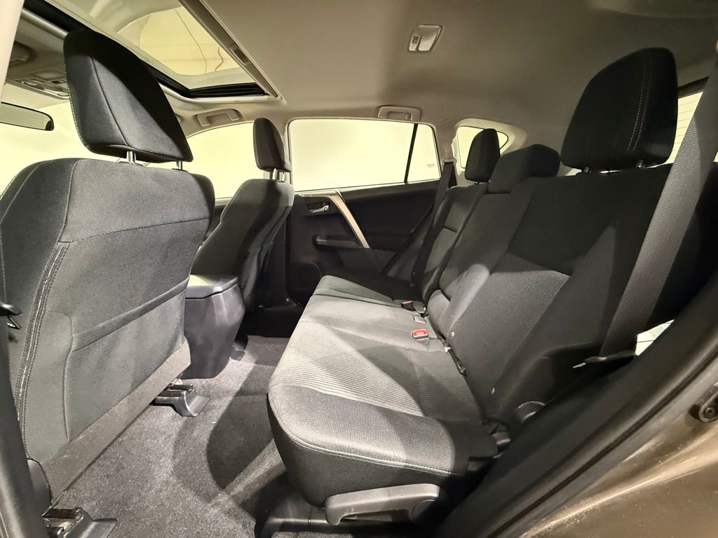 Thumbnail: 2015 Toyota RAV4 - 20