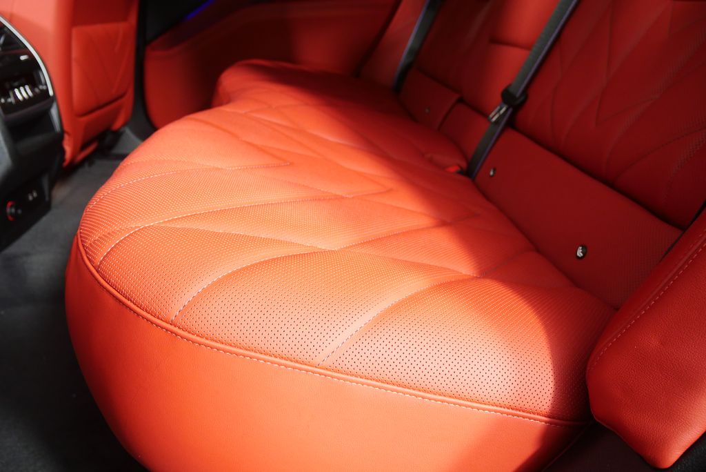 Thumbnail: 2026 BMW XM - 16