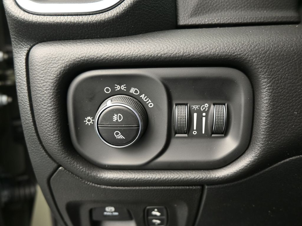 New 2026 Canyon Lake Ram Laramie image 28