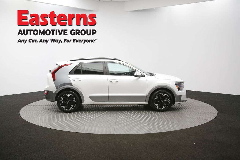 Used 2023 White Kia Wave image 47