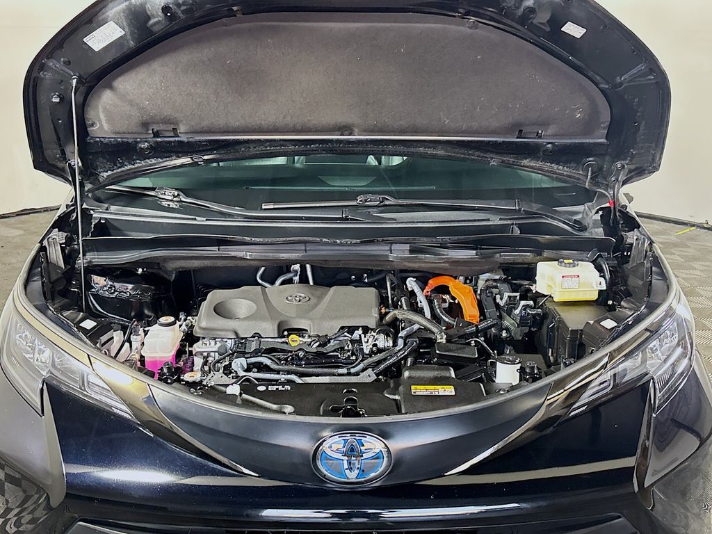 2023 Toyota Sienna Woodland Edition